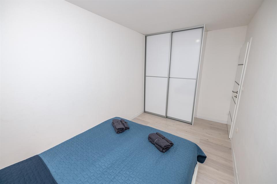 Double bedroom with wardrobe