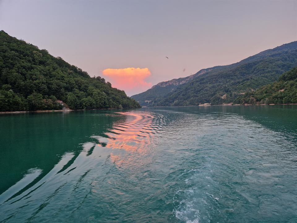Boat wake during the crossing to Happyland
