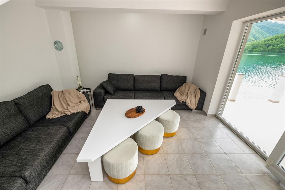 Living room at Happyland facing the lake